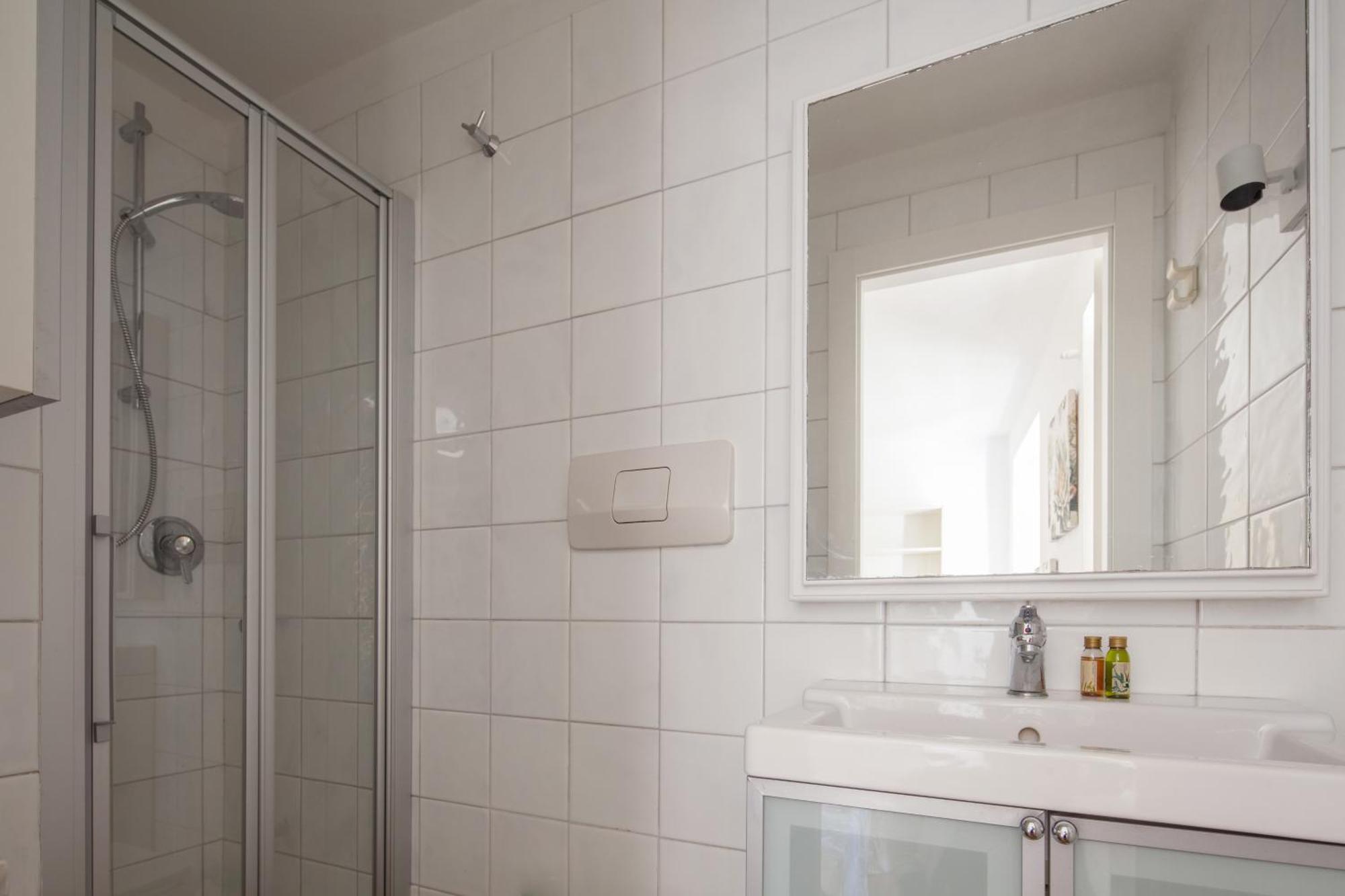 Vicolo Apartment, Pedestrian Centre, 2Bdr, 2,5 Bth, Aircondo, Private Parking, Easy To Train And Ferries, City Life Специя Экстерьер фото